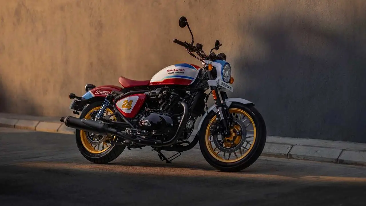 La nueva moto Royald Enfield combina tres colores especiales.