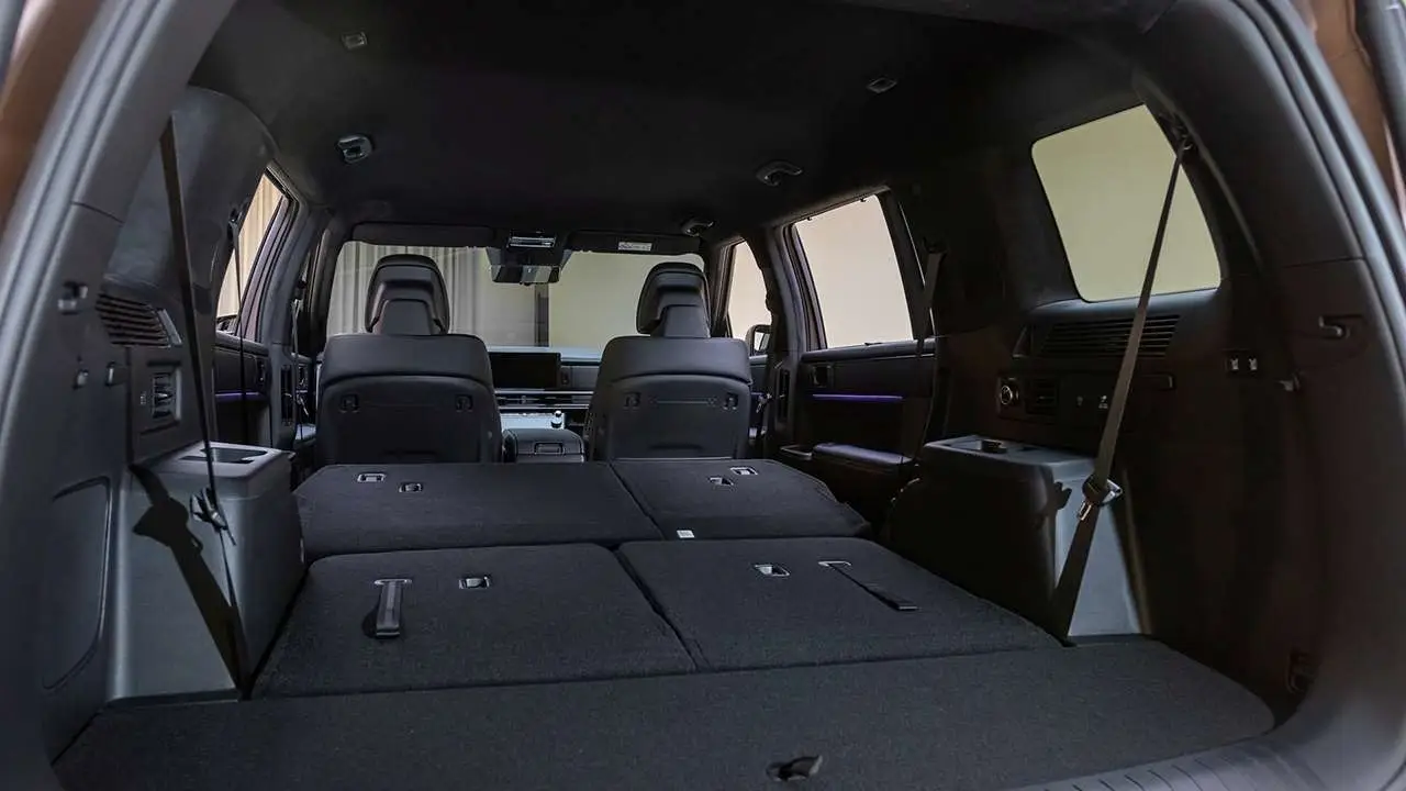 El Hyundai Santa Fe tiene espacio para 7 pasajeros.