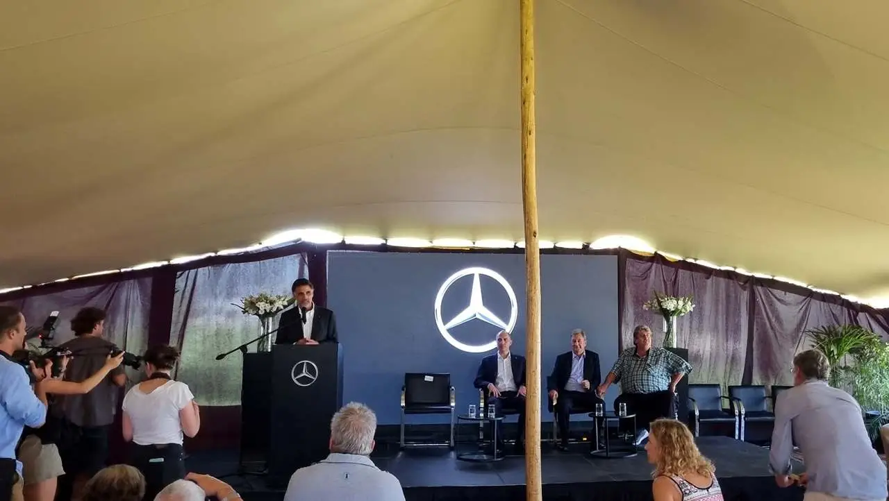 Anuncio oficial en Argentina desde Mercedes Benz.