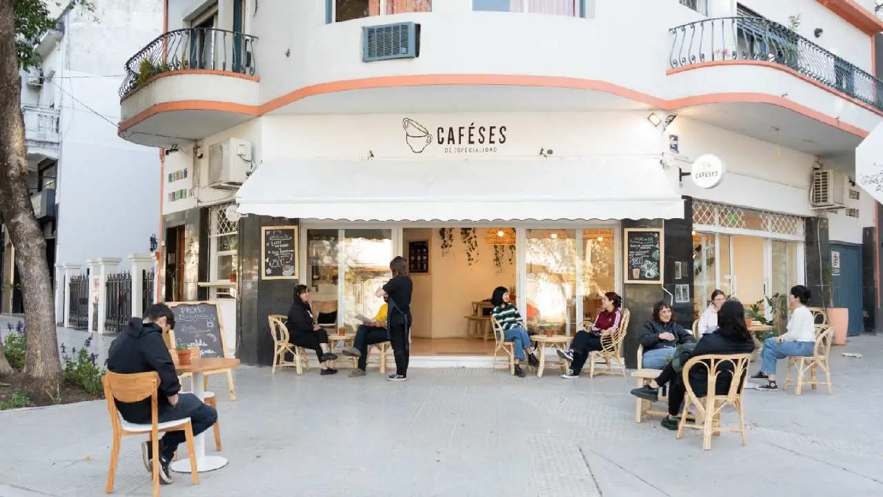 En gastronomía, se suelen pedir locales donde se pueda sumar mesas en veredas o deck a la calle
