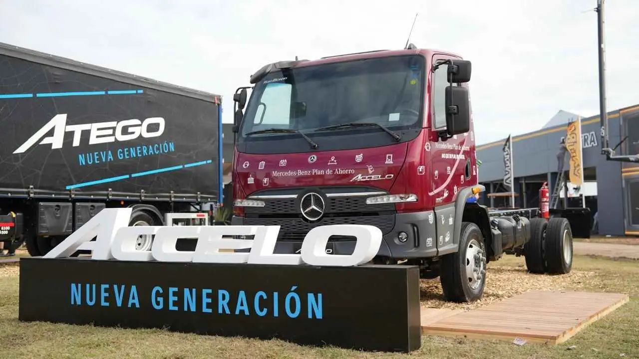 El nuevo camión Accelo se exhibe en Expoagro.