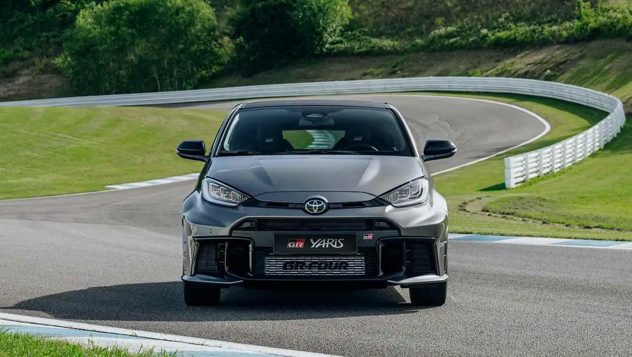El frontal del GR Yaris tiene más entradas de aire para mejorar la ventilación.