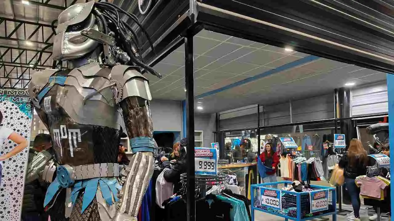 La cadena de indumentaria deportiva MOM Sports ofrece todas las prendas a $10.000 
