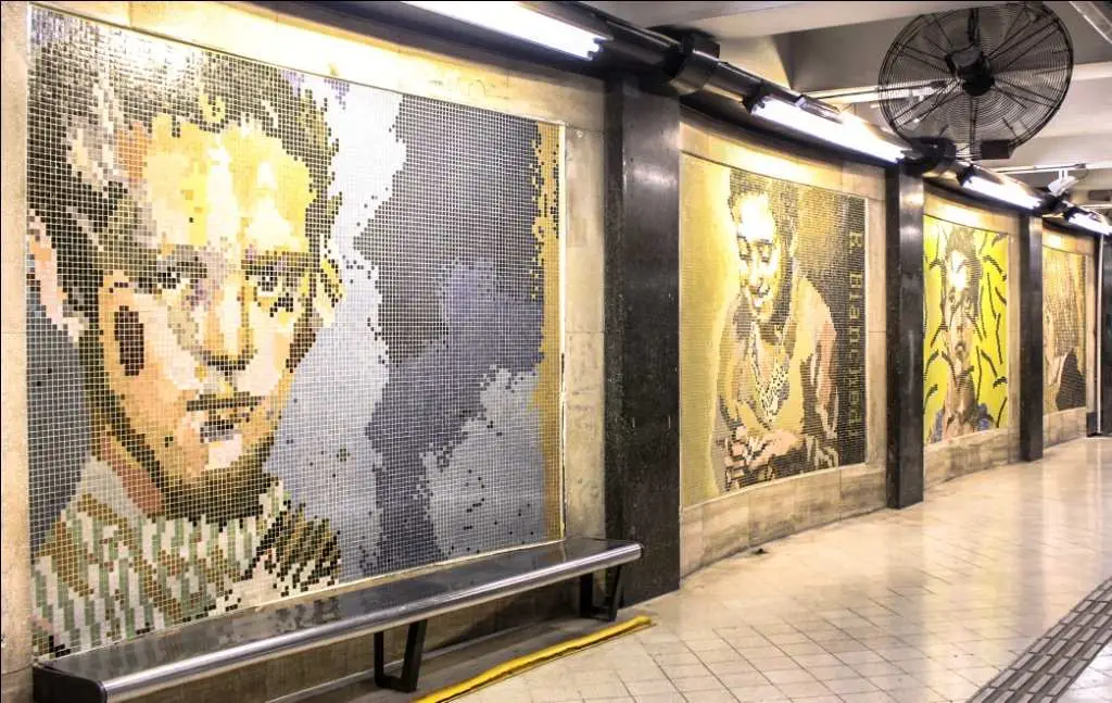 Se trata de obras de artes que muestran vívidos gestos de fines de la Segunda Guerra Mundial