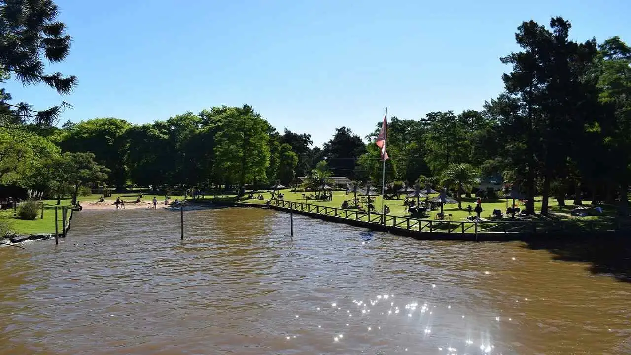 dormir sobre el río en Tigre