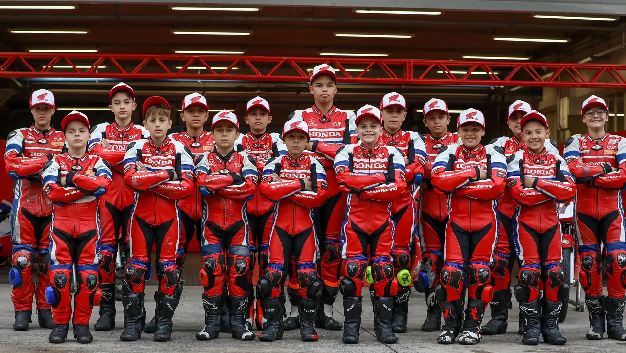 Los chicos que integran la categoría de Lolo en el Superbike de Brasil.
