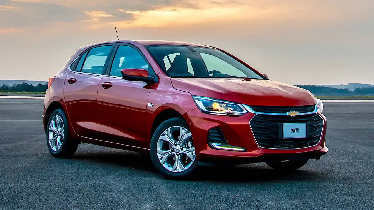 Chevrolet Onix completa el top ten de los accesibles.