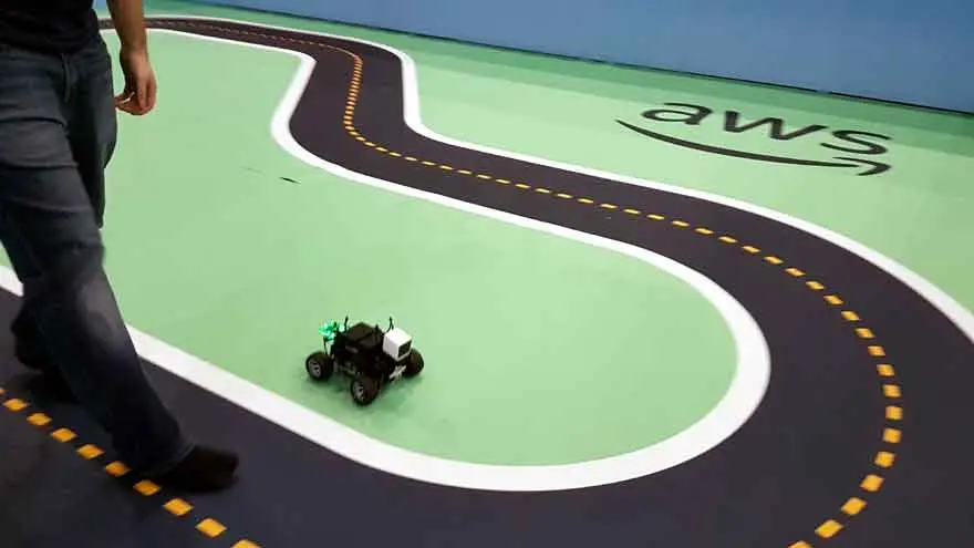 Prueba de un AEWS Deep Racer.