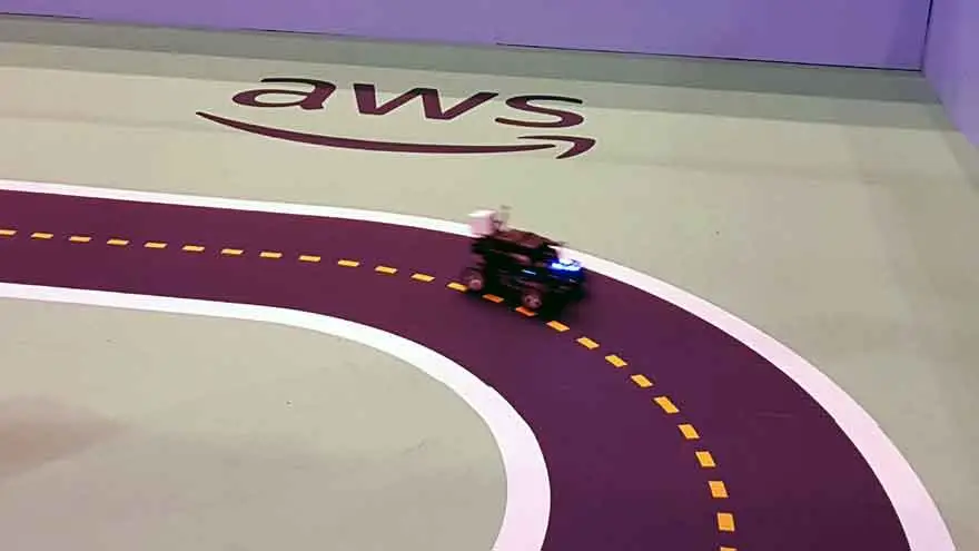 Prueba de un AEWS Deep Racer.