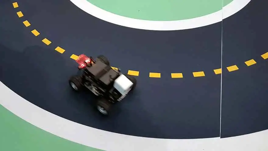 Prueba de un AEWS Deep Racer.