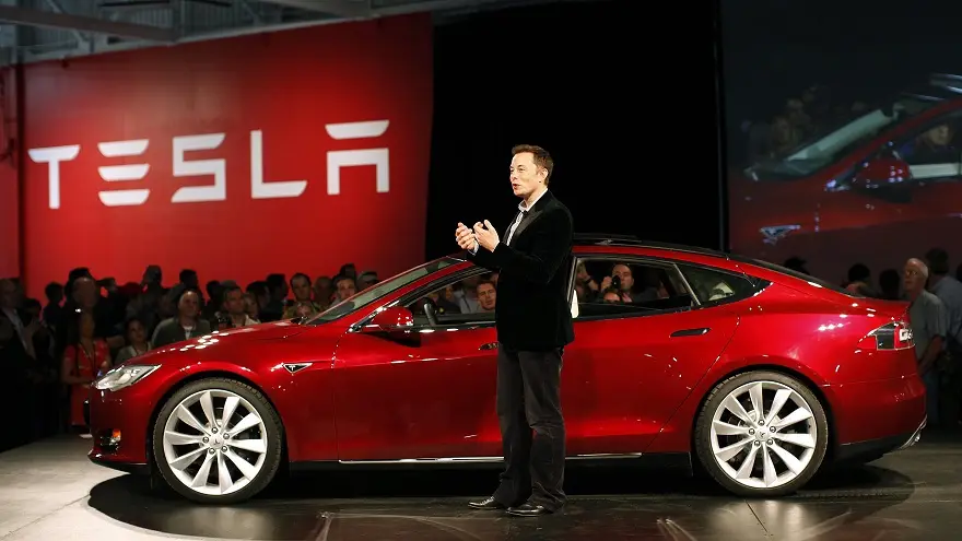  Tesla es una empresa que busca revolucionar la industria del transporte y la energía mediante la producción de vehículos eléctricos