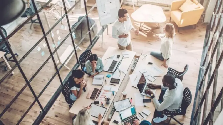 HIT trae una propuesta integral con capacitación en modelo de negocio, marketing, gestión de equipos, finanzas, legales, pitch, tecnología, entre otros