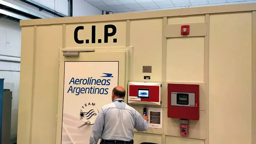 Acceso biométrico al centro de datos de Aerolíneas Argentinas en Ezeiza.