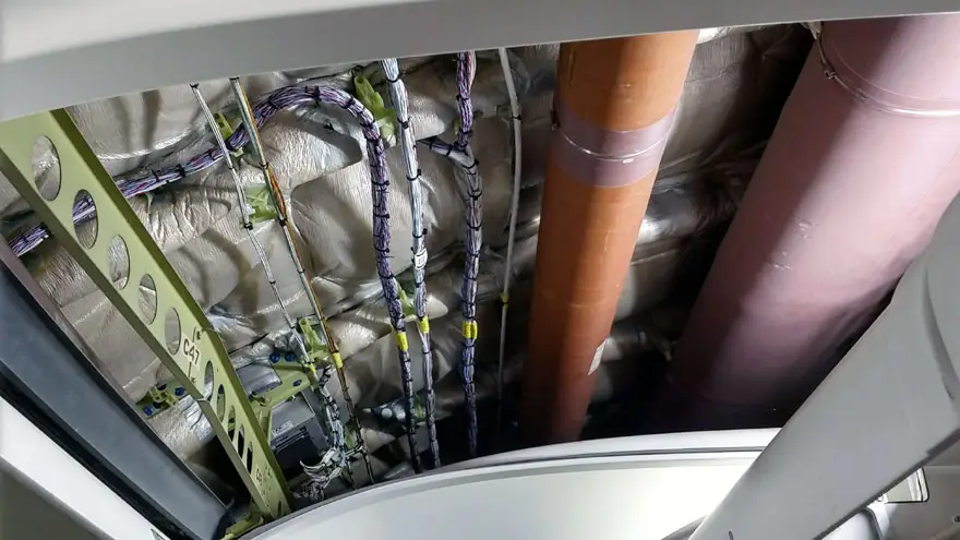 En el proceso de inspección se revisan todos los componentes técnicos, mecánicos, electrónicos e informáticos del avión.