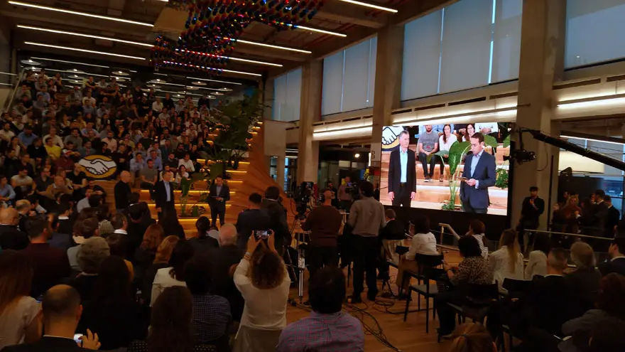 El auditorio fue el escenario elegido para la inauguración.