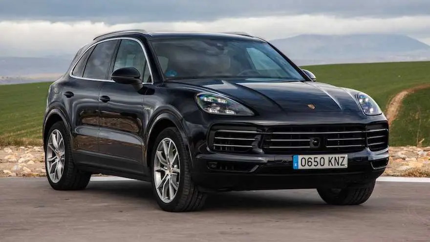 Cuando el Cayenne original hizo su debut, los fanáticos de Porsche se preguntaron si la compañía podría poner su nombre de manera creíble en una SUV