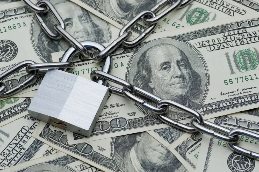 El gobierno argentino reforzó el cepo a la compra de dólares financieros en el país