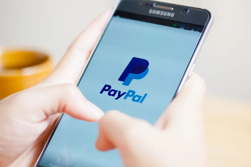 PayPal Holdings, Inc. es una empresa estadounidense de alcance mundial​ que opera un sistema de pagos en línea que soporta transferencias de dinero entre usuarios y sirve como una alternativa electrónica a los métodos de pago tradicionales