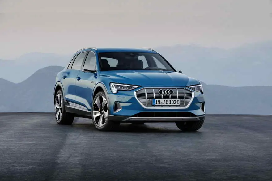 El nuevo modelo se ofrece en versión SUV y fastback.