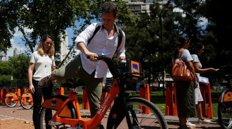 Hasta el momento suma más de 2.500.000 de usuarios, 1.500 estaciones, 14.600 bicicletas y más de 21.800.000 viajes En el último año, hubo un promedio mensual de 1.800.000 en estas urbes.