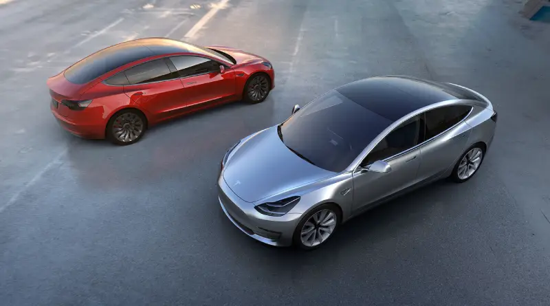 Tesla suma funciones