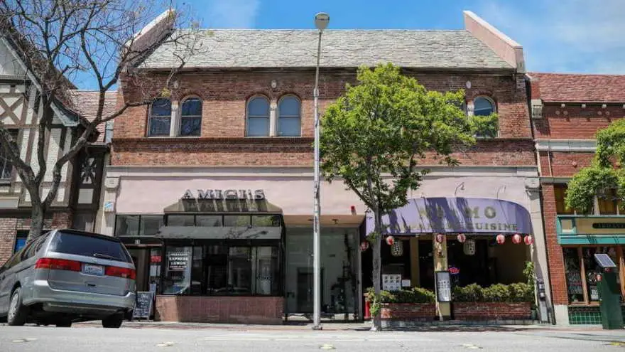 La primera sede de YouTube estaba encima de una pizzería en San Mateo, California