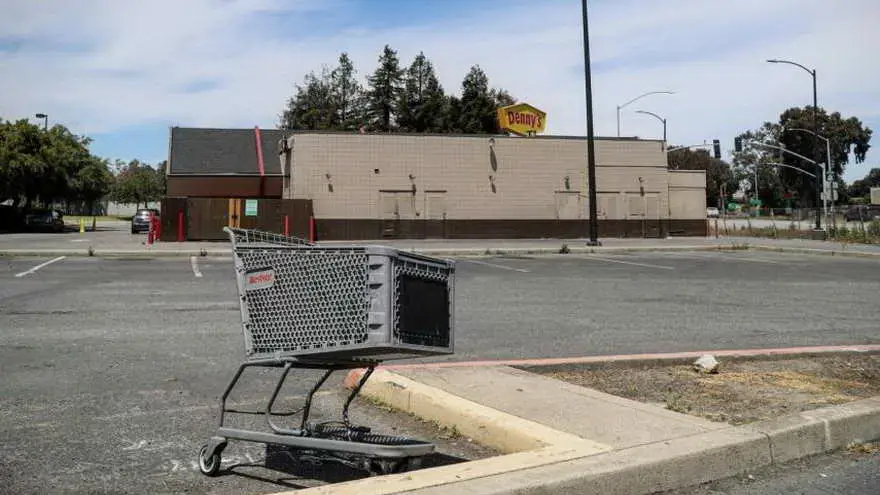 El citado aparcamiento en California
