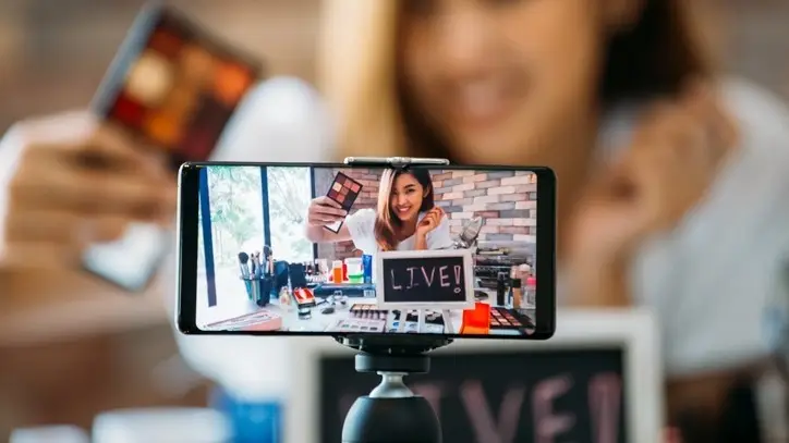Según lo detalla la fuente, en mercados como el norteamericano un 73% de los miembros de la Generación Z señala que prefiere que las marcas comuniquen sus nuevos productos a través de Instagram