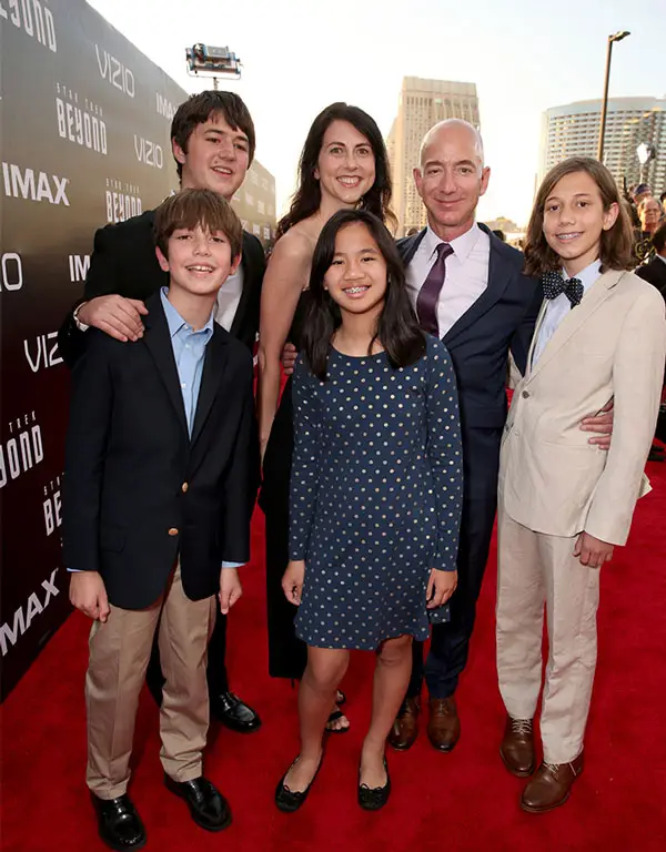 Jeff Bezos y su familia