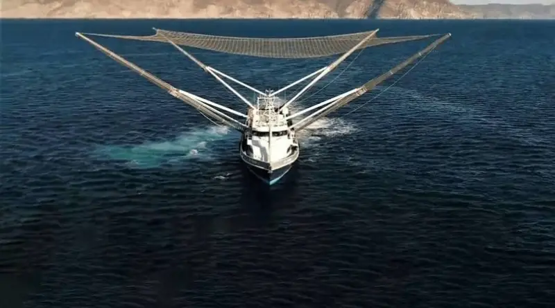 Barco para recuperar las naves