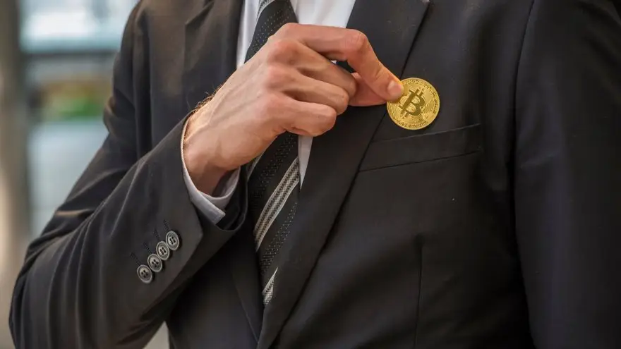 Ante una próxima crisis bancaria, Robert Kiyosaki recomienda volcarse al bitcoin