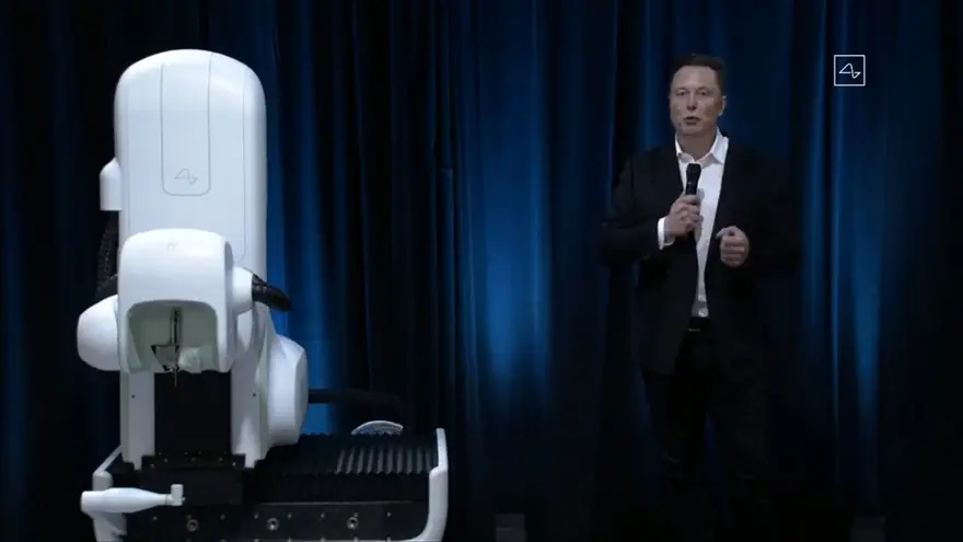 Elon Musk mostró los avances de su proyecto Neuralink, que pretende implantar chips cerebrales para ayudar al tratamiento de enfermedades neurodegenerativas