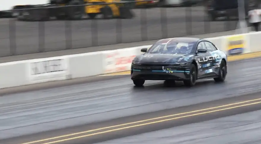 El Lucid en la pista
