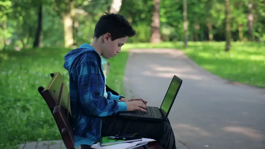 Fiverr permite que adolescentes de entre 13 y 18 trabajen online con el consentimiento de sus padres