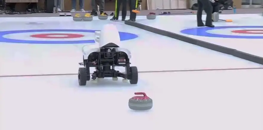 El robot,aparte de ser simpático, ha demostrado gran destreza en el campo de juego