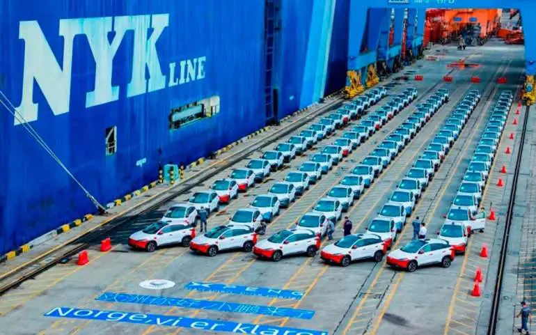 El carguero que transportaba estas primeras 100 unidades del Xpeng G3, salió de China el 25 de septiembre rumbo al continente europeo.