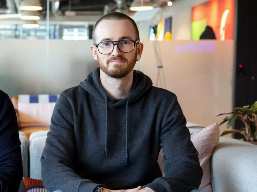 Lewis Hemens, es trabajador de Google y cofundador de DataForm