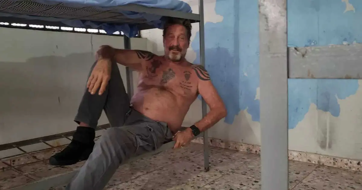 Actualmente John McAfee está detenido en España. Fuente: @officialmcafee / Twitter.