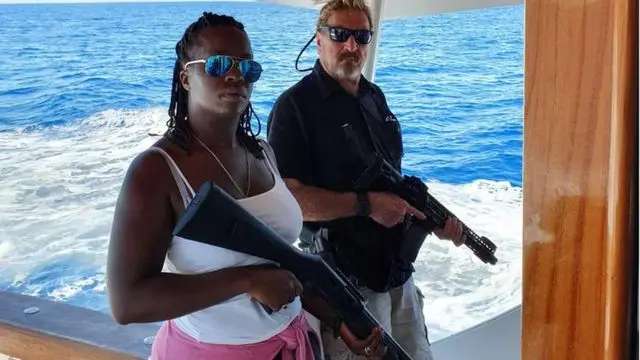 En 2019 fue detenido en República Dominicana cuando su barco atracó en el país y encontraron en él armas, municiones y dinero en efectivo