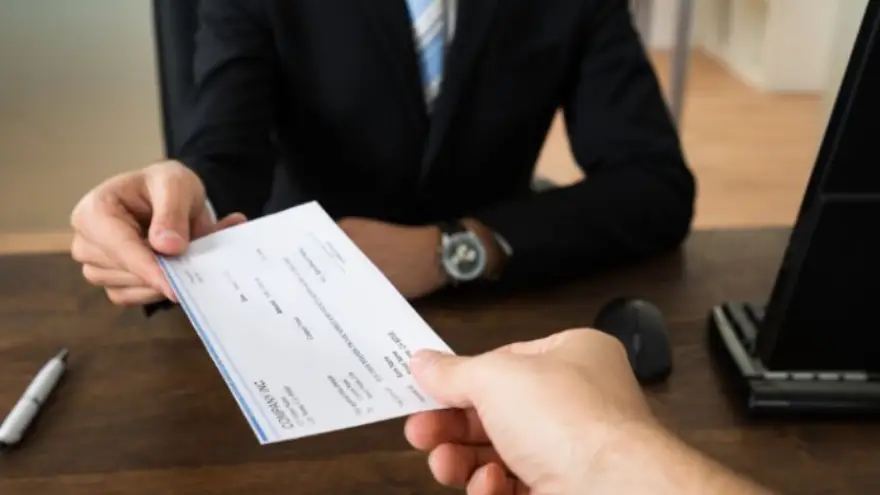 Antes de la pandemia, todos los cheques eran en papel. Ahora, la mitad son digitales
