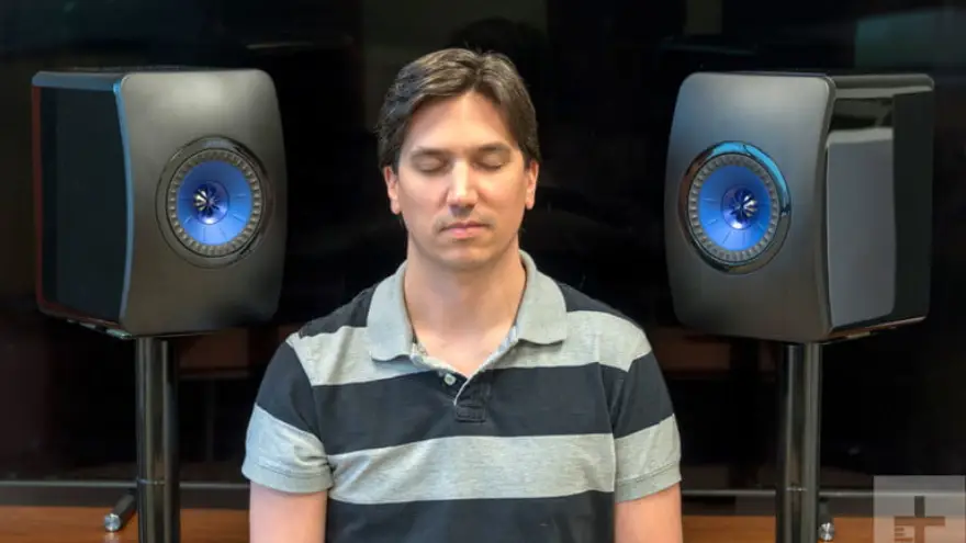 Lo ideal para experimentar el 8D es usar auriculares, aunque existen sistemas de parlantes diseñados para obtener efectos similares