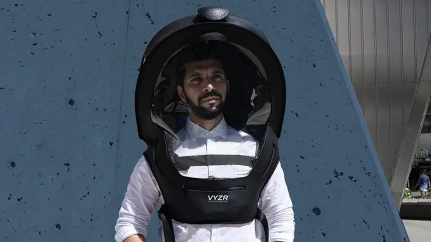 Lindo casco para andar en el subte en hora pico