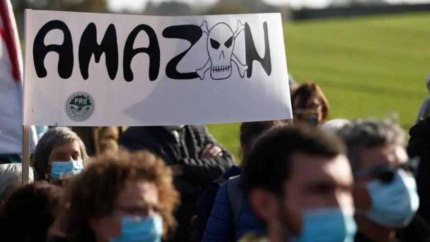 Manifestación contra la construcción de un centro logístico de Amazon en Montbert, cerca de Nantes, Francia. Reuters.