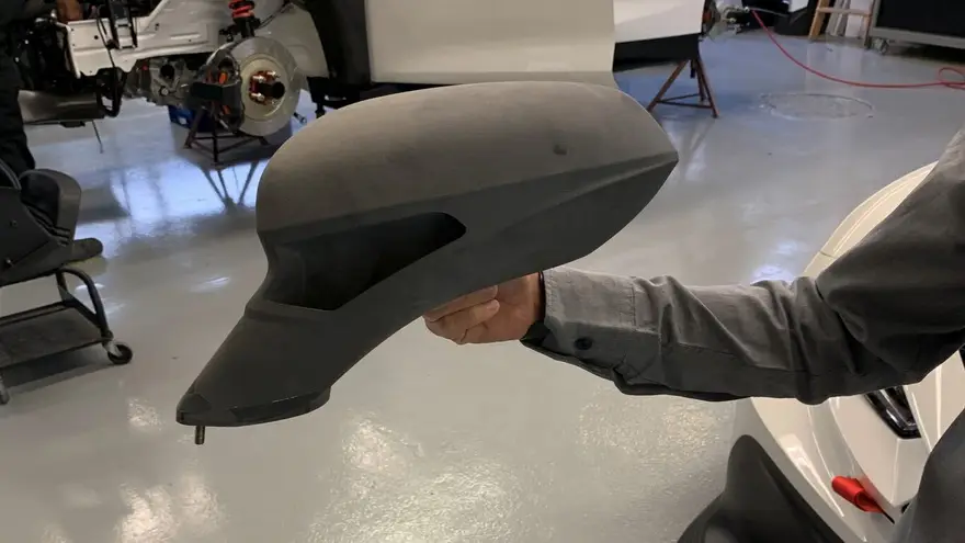 La cubierta del retrovisor es otro ejemplo de pieza impresa en 3D