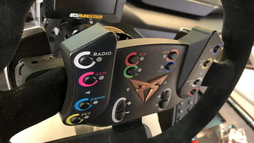 Cuadro de mandos del volante en los modelos de carreras por impresión 3D