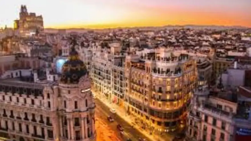 España analiza reducir la semana laboral a 4 días