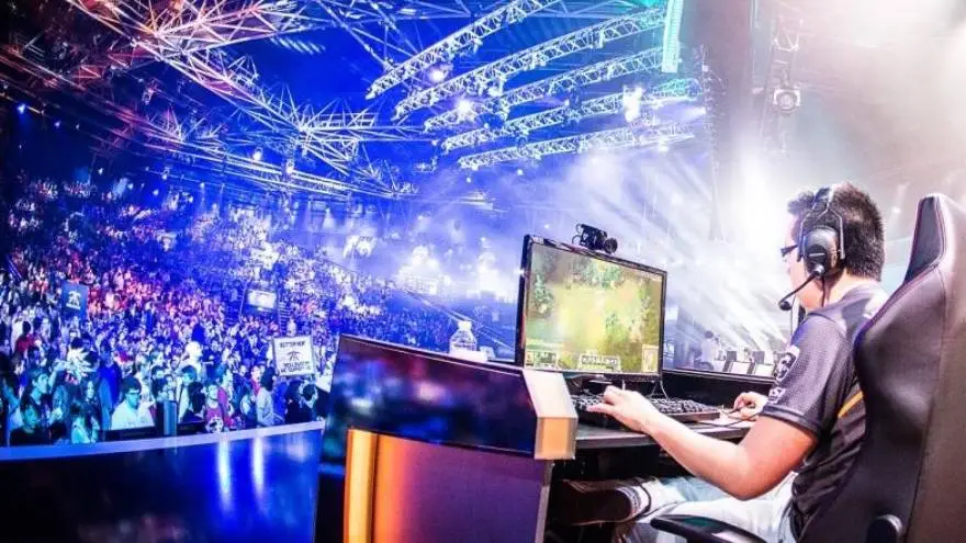 algunos canales deportivos llenaban sus horas de emisiones con retransmisiones de eSports