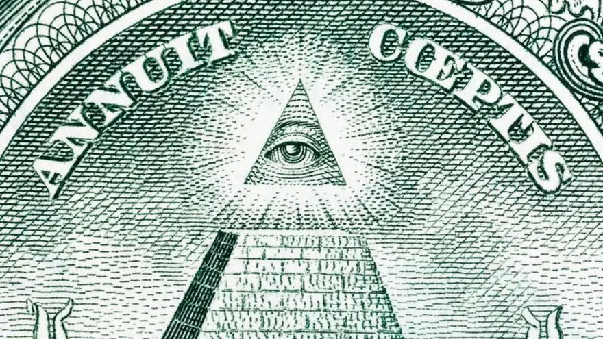 El ojo ocular sobre la pirámide está en el reverso del billete de un dólar de EE.UU.