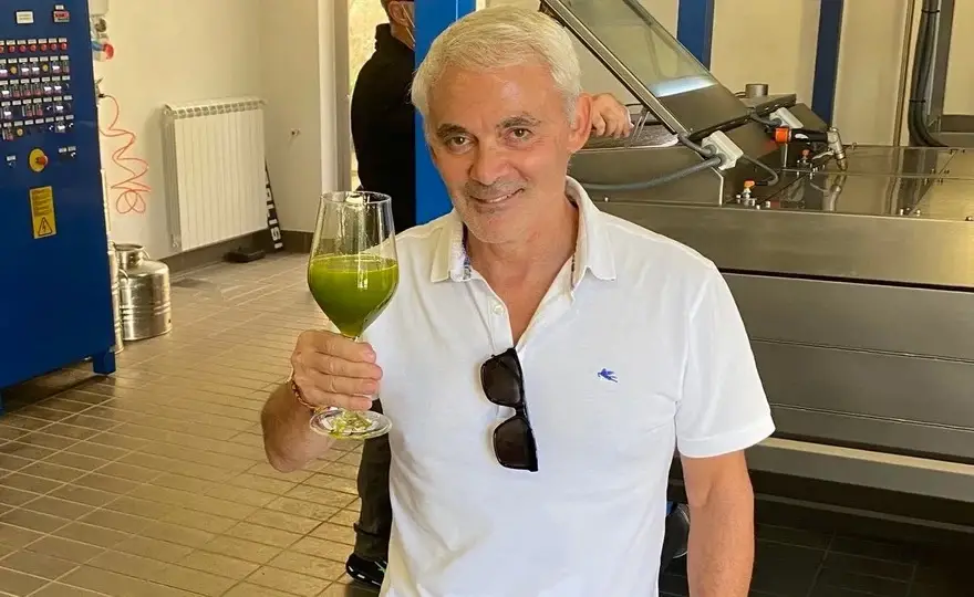 Frank Giustra enarbola una especie de teoría conspitativa en que los bancos centrales atacan al bitcoin