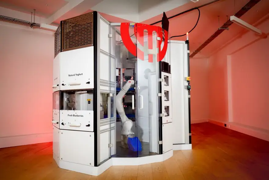 El robot preparará individualmente cada comida, seleccionando entre 18 ingredientes fríos o calientes